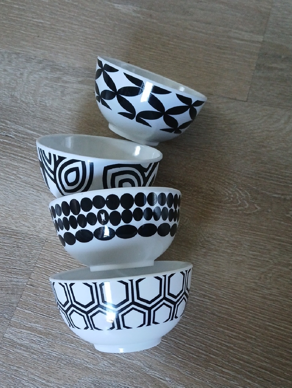 French Bull Set of 4 B & W Graphic Melamine Small Bowls Foli Minamilastic